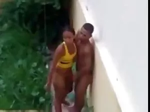 Niger spalmare l'oli ...