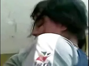 Una giovane ragazza  ...