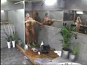 Lisa e Maria cercano ...