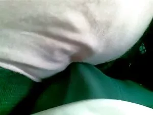 Un bambino vestito i ...