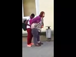 Un ragazze video por ...